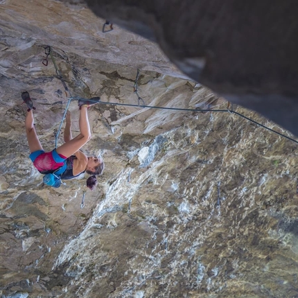 Laura Rogora climbs 9a once again with Pure dreaming at Massone, Arco