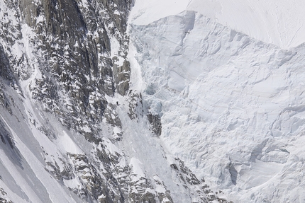 Edmond Joyeusaz - Edmond Joyeusaz skiing the Brenva face of Monte Blanc on 25/05/2020