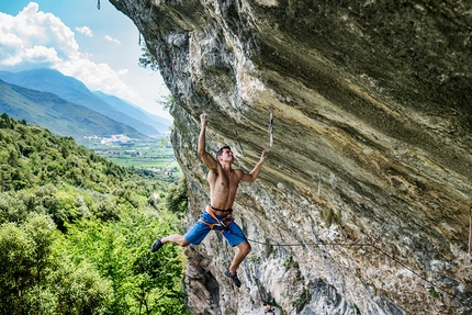 Cesar Grosso - Cesar Grosso sending his first 9a, Pure Dreaming at Massone, Arco