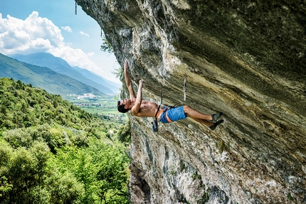 Cesar Grosso - Cesar Grosso sending his first 9a, Pure Dreaming at Massone, Arco