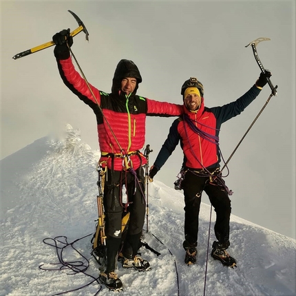 Paraclimbers Massimo Coda, Andrea Lanfri summit Mont Blanc
