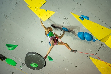 Laura Rogora climbs 9a in a day, La Prophétie des Grenouilles at Rocher des Brumes