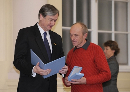Francek Knez - Francek Knez riceve il premio dal presidente della Slovenia Dr. Danilo Tuerk