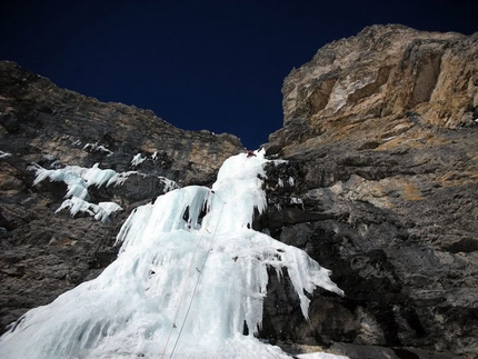 Solo per i tuoi occhi, the great icefall on Monte Pelmo climbed by Ballico and Milanese