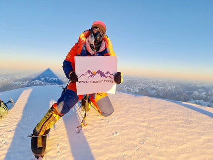 K2 in winter - Sona Sherpa on the summit of K2 on 16 January 2021