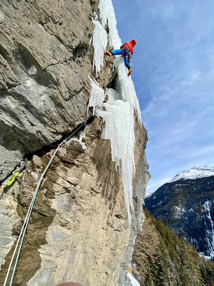 Roger Schäli, Marcel Schenk - Roger Schäli and Marcel Schenk making the first ascent of Lila Luna which acts as a direct start to Sot la sesa at Mulegns, January 2021