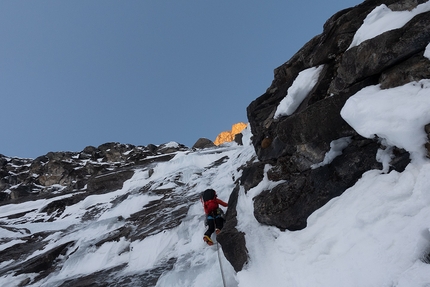 Mount Niblock, Canada, Brette Harrington, Dylan Cunningham - Brette Harrington e Dylan Cunningham aprendo Just a Nibble sulla parete NE di Mount Niblock in Canada il 17/04/2021