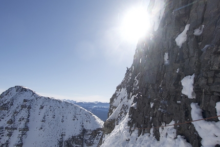 Mount Niblock, Canada, Brette Harrington, Dylan Cunningham - Brette Harrington e Dylan Cunningham aprendo Just a Nibble sulla parete NE di Mount Niblock in Canada il 17/04/2021
