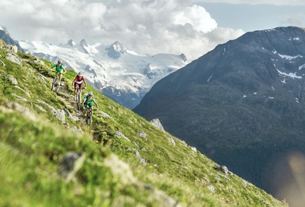 Svizzera in bici - Scopri la Svizzera in bici su oltre 12.000 chilometri di percorsi per biciclette segnalati