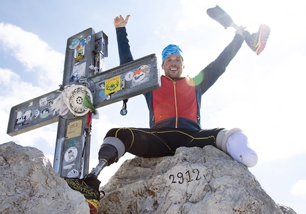 Andrea Lanfri climbs Gran Sasso d’Italia during From Coast to Coast project