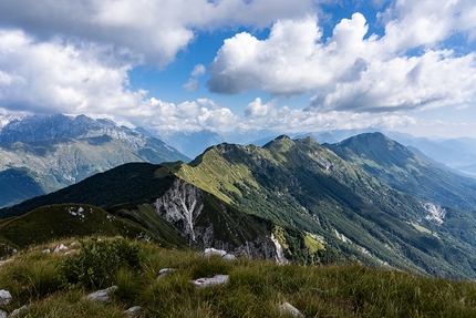 Elisa Cortelazzo - Attraverso le Alpi a piedi in solitaria: la cresta erbosa del Montemaggiore, ultima salita del viaggio