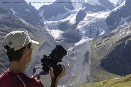 Bernina, Sulle tracce dei ghiacciai, Fabiano Ventura - Fabiano Ventura ripete un'immagine storica del 1906, del fotografo Alfredo Corti, del ghiacciaio di Roseg