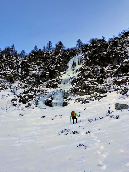 La cascata di ghiaccio Ginny in Val Vedrano nelle Orobie Valtellinesi