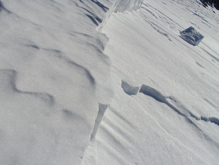 La prevenzione degli incidenti da valanga nelle escursioni con le racchette da neve - Zona di distacco di un lastrone, Monte Bivera, Alpi Carniche
