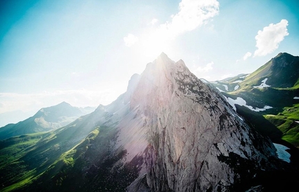 Watch Beat Kammerlander climbing WoGü in the Rätikon, Switzerland