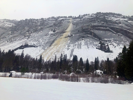 Norvegia cascate di ghiaccio - Cascate di ghiaccio in Norvegia: Cascata di Setesdalen, località Valle