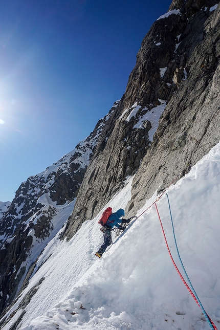 Grandes Jorasses, Phantom Direct, Line van den Berg, Fay Manners, Via in memoria di Gianni Comino - Fay Manners starting the traverse on the South Face of the Grandes Jorasses while making the first female ascent of Phantom Direct (Via in memoria di Gianni Comino) on 26/01/2022
