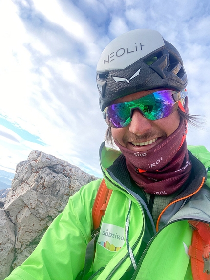 Simon Gietl, Catinaccio, Dolomiti - Simon Gietl durante la prima traversata, in solitaria ed in inverno, di tutte le cime principali della famosa skyline del Catinaccio nelle Dolomiti.