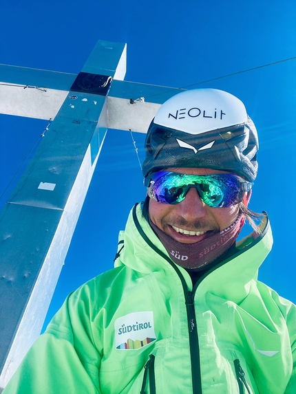 Simon Gietl, Catinaccio, Dolomiti - Simon Gietl durante la prima traversata, in solitaria ed in inverno, di tutte le cime principali della famosa skyline del Catinaccio nelle Dolomiti.