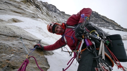 Ueli Steck - Ueli Steck climbing the North Face of Cholatse (6440m)