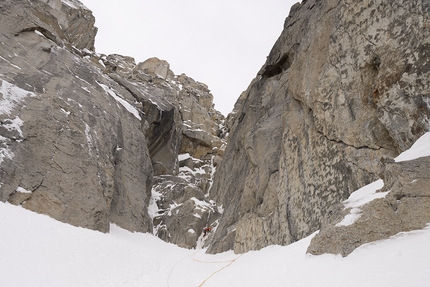 Golgotha, Alaska, Clint Helander, Andres Marin - Clint Helander and Andres Marin making the first ascent of the East Face of Golgotha in Alaska via their The Shaft of the Abyss (23-25/03/2022)