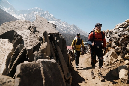 Andrea Lanfri Everest - Andrea Lanfri e Luca Montanari durante il trekking all'Everest