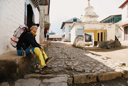 Andrea Lanfri Everest - Andrea Lanfri alla fine del villaggio Lukla. Dopo questo villaggio si entra ufficialmente nel parco dell'Everest
