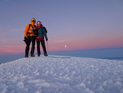 Tom Ballard, The Last Mountain - Tom Ballard e Kate Ballard in cima al Monte Bianco