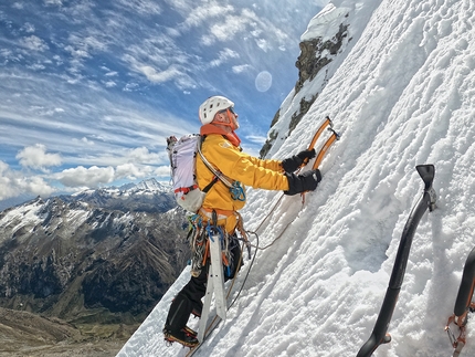 Cashan, Peru, Iker Pou, Eneko Pou - Iker Pou and Eneko Pou making the first ascent of Bizirik on the North Face of Cashan (5716m) in Peru.