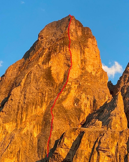 Simon Gietl completes rope-solo first ascent of stunning Dolomites Peitlerkofel NW Pillar Arête