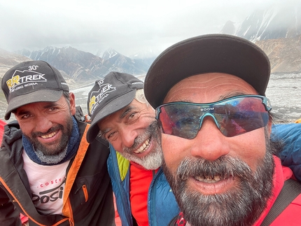 Spantik, Pakistan, Domenico Perri - Domenico Perri con i membri della spedizione allo Spantik in Pakistan