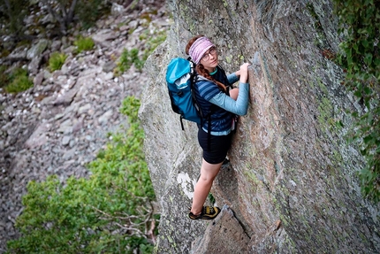 Anna Taylor, Mountain Rock Tour, UK - Anna Taylor sale Little Chamonix, Shepherd’s Crag, Lake District durante il suo Mountain Rock Tour, UK, estate 2022