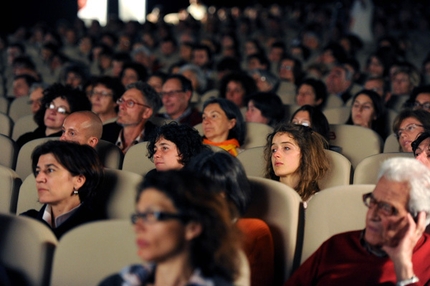 TrentoFilmfestival 2011 - The spectators listen to Erri de Luca
