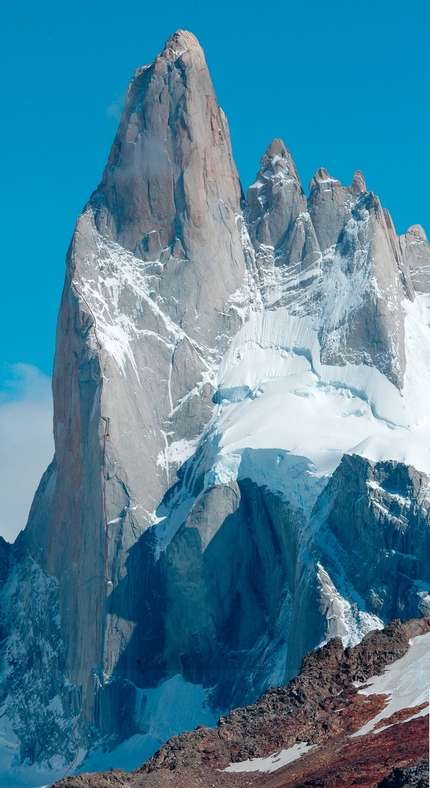Silvo Karo - Aguja Poincenot in Patagonia: lo sperone degli Italiani. Nel 2005 Silvo Karo e Andrej Grmovšek hanno salito l'intera linea dalla base fino in cima