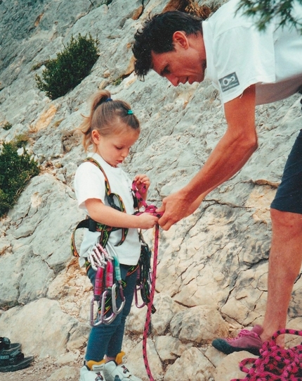 Anak Verhoeven - Anak Verhoeven, prima passi d'arrampicata con sua famiglia