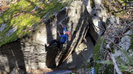 Camilla Moroni climbs Cresciano's La Proue (8B)