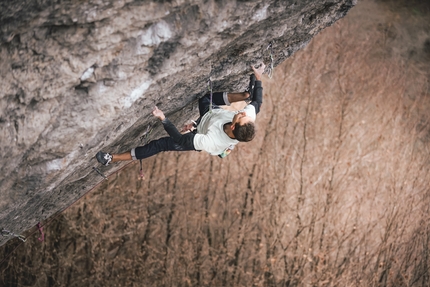 Moritz Welt liberates Lazarus (9a+) at Schiefer Tod in Frankenjura