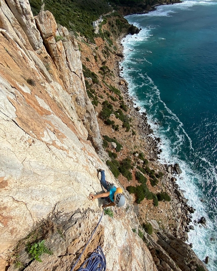 Sardegna, Masua, Maurizio Oviglia, richiodatura - In arrampicata su Non Spezzarmi il cuore a Mausa in Sardegna