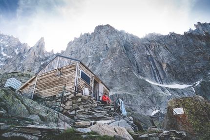 The High Life, la vita di Sarah Cartier al Rifugio Charpoua (massiccio del Monte Bianco)