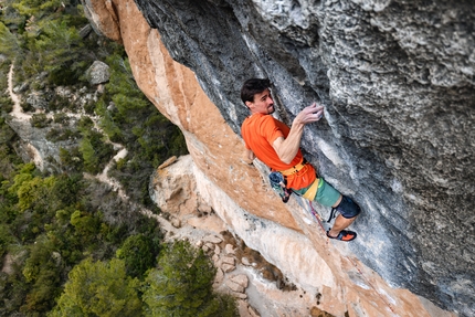 Marco Zanone, La Rambla, Siurana - Marco Zanone climbing La Rambla (9a+), Siurana, Spain, 02/2023