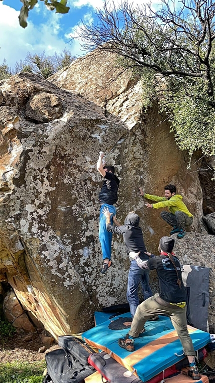 Bosco Scorace, Sicilia, Elias Iagnemma - Boulder al Bosco Scorace in Sicilia