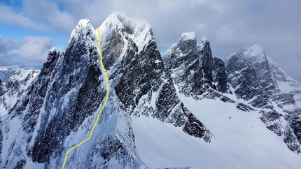 Mount Niflheim Couloir in Canada sciato da Christina Lustenberger e Andrew McNab