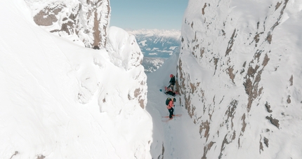 Mount Niflheim, Canada, Christina Lustenberger, Andrew McNab - Christina Lustenberger e Andrew McNab durante la prima discesa del SW Couloir di Mount Niflheim, Canada (08/03/2023)