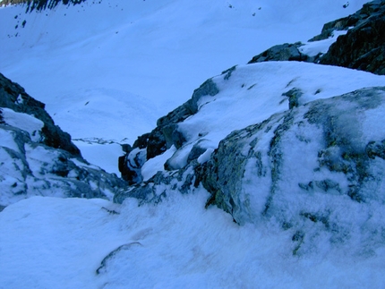 Pizzo Painale, Apnea - La salita di Apnea, lungo la parete nord del Pizzo Painale (3248m) Gruppo dello Scalino, Alpi retiche.