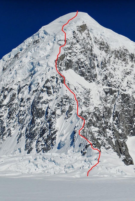 Kahiltna Peaks West - The line of ascent chosen by Meraldi and Giovannini on the East Ridge of Kahiltna Peaks West (3914m, McKinley-Denali, Alaska)