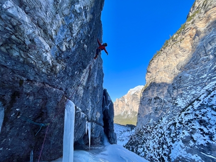 Christoph Hainz e Simon Kehrer aprono Bella Ramponella in Val dai Tamersc, Fanes, Dolomiti