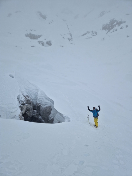 Brezno pod Velbom icefall repeated inside Monte Canin by Nicola Bertoldo, Diego Dellai, Marco Toldo