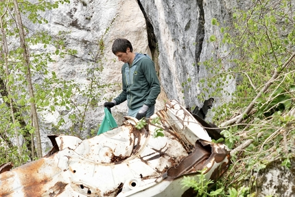 Climb & Clean 2023, raccolti 2 tonnellate di rifiuti presso la falesia del Belem a Paline, Val Camonica