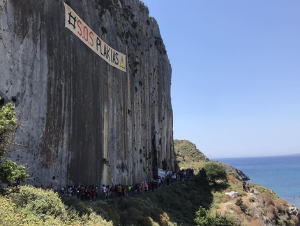 Paligremnos, Plakias, Creta, Grecia - Le proteste per salvaguardare Paligremnos - Plakias sull'isola di Creta in Grecia