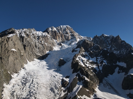 Val Veny, Monte Bianco - Il versante italiano del Monte Bianco: il bacino del Brouillard con i suoi pilastri di granito